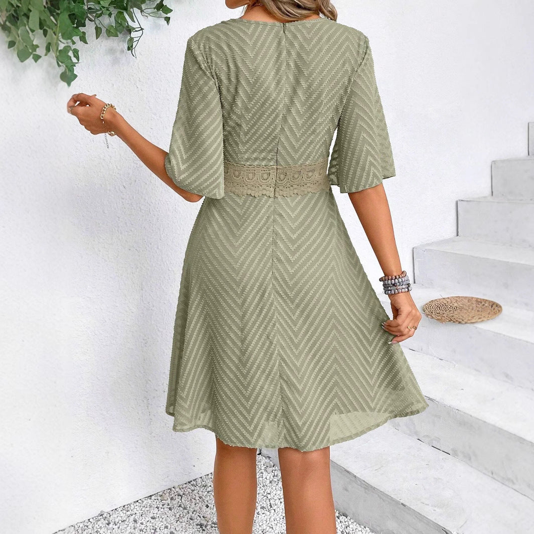 Robe à manches cloche en dentelle style Amélie Morin