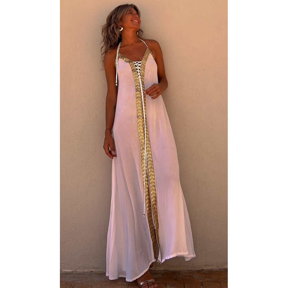 Robe élégante à lacets et col halter signée Amélie Morin
