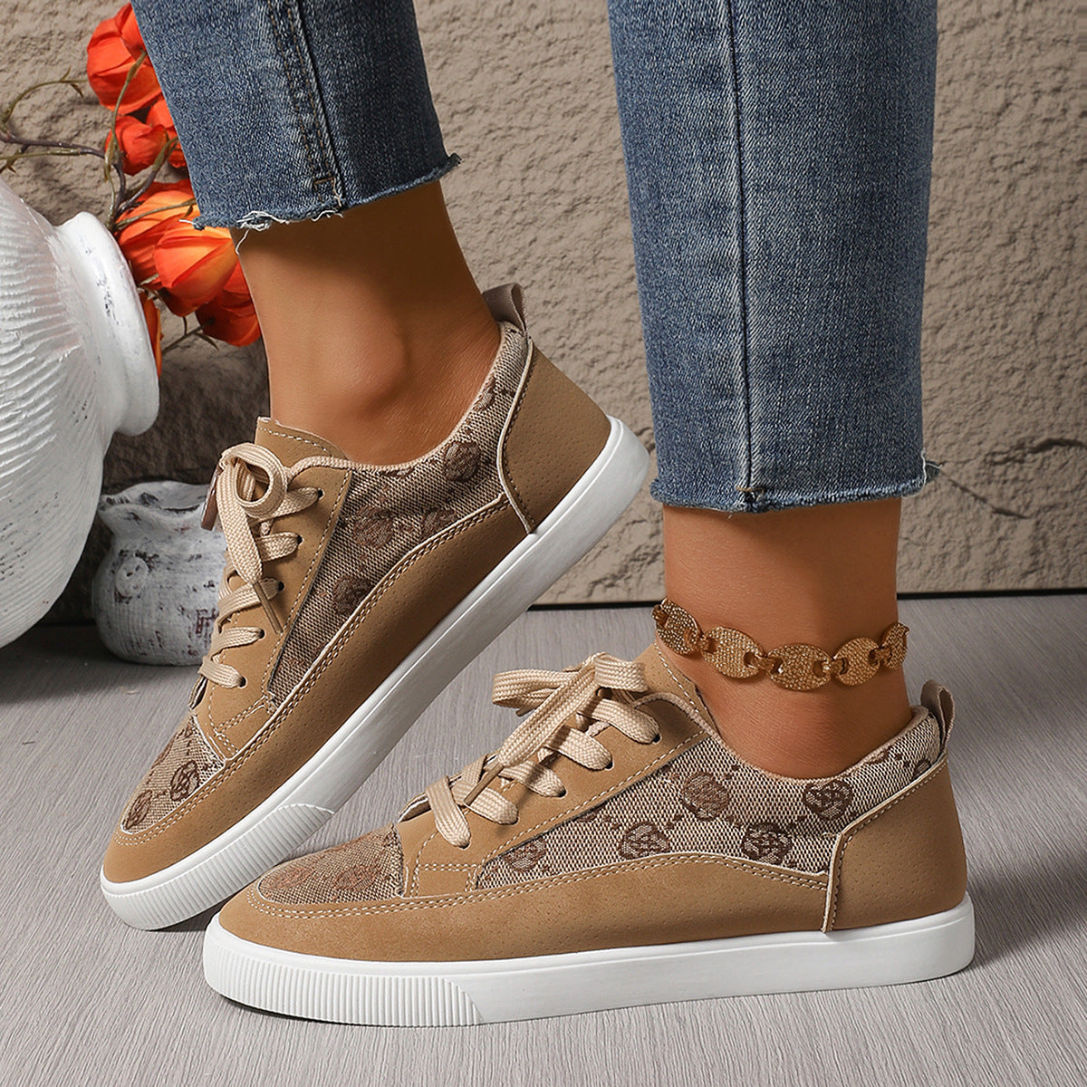 Baskets décontractées Amélie Morin à broderies florales