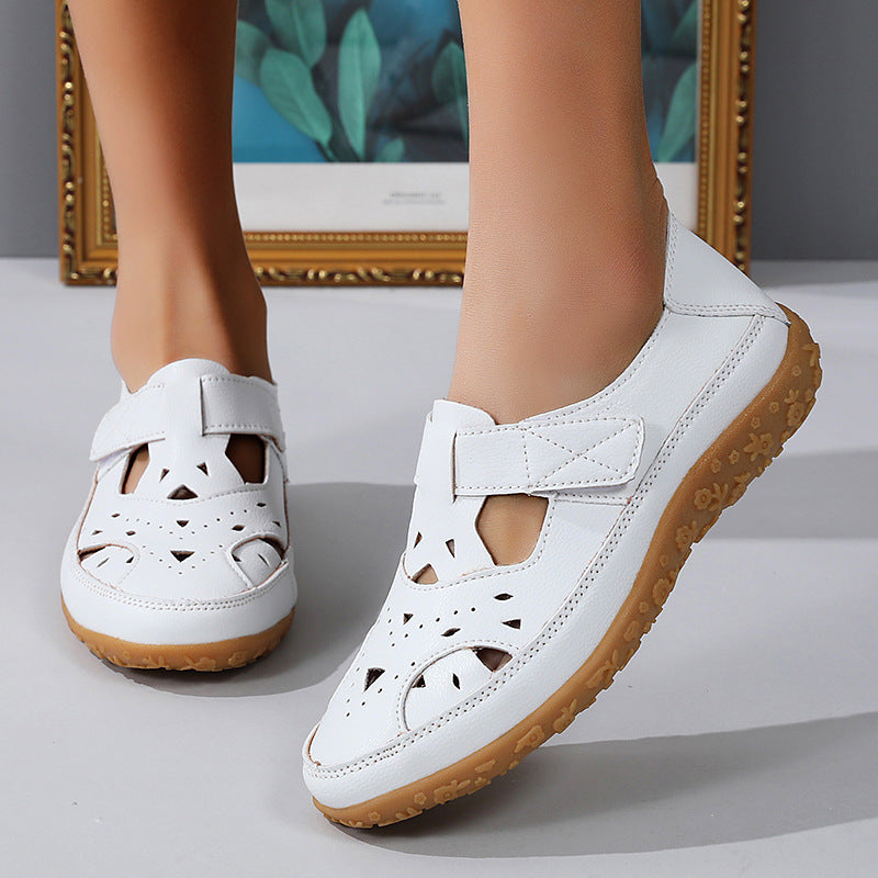 Sandales plates confortables et creuses par Amélie Morin