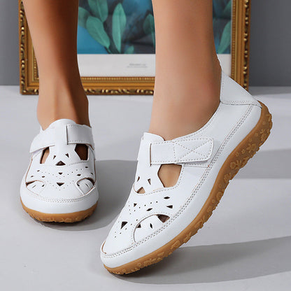 Sandales plates confortables et creuses par Amélie Morin