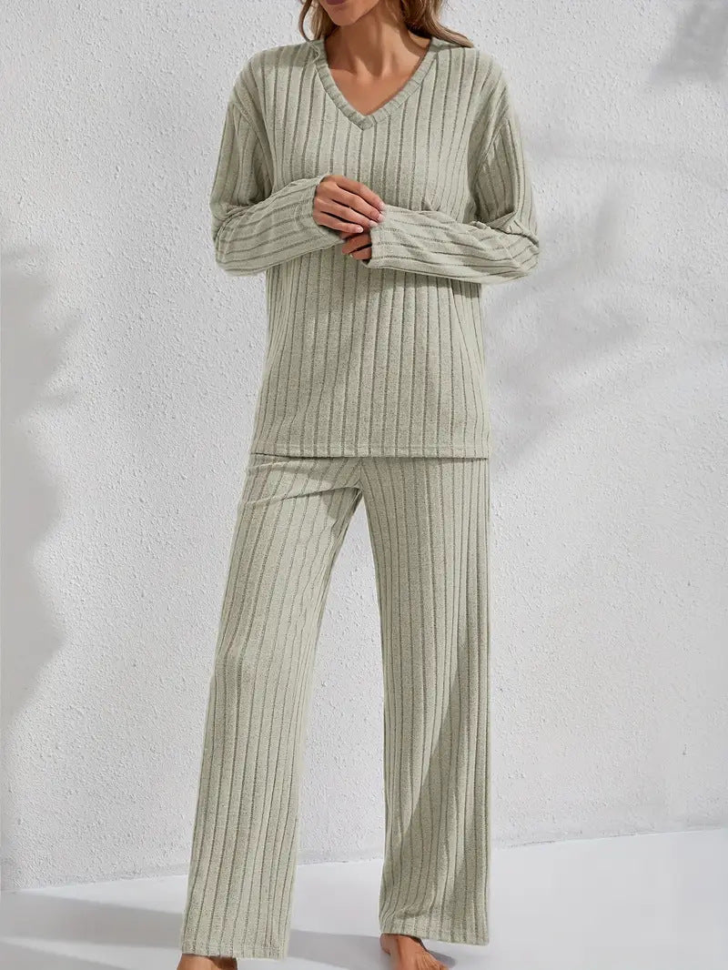 Ensemble de vêtements d'intérieur décontractés et confortables pour femme, composé d'un haut à manches longues côtelé et d'un pantalon.