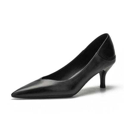 Escarpins élégants en peau de mouton noire par Amélie Morin
