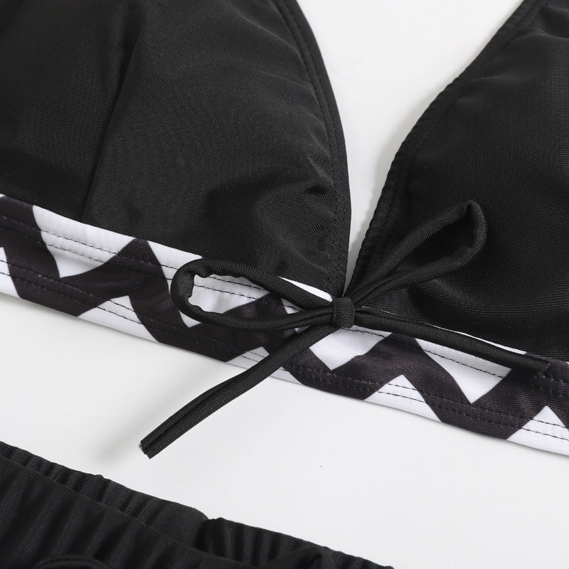 Ensemble bikini chic à motifs zigzag Amélie Morin avec short