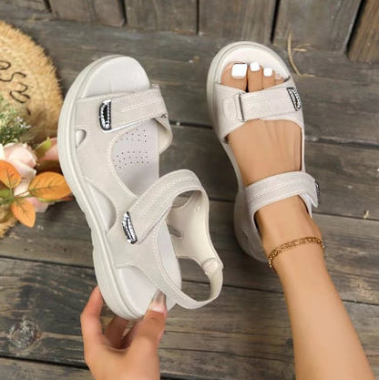 Sandales compensées confortables vintage par Amélie Morin