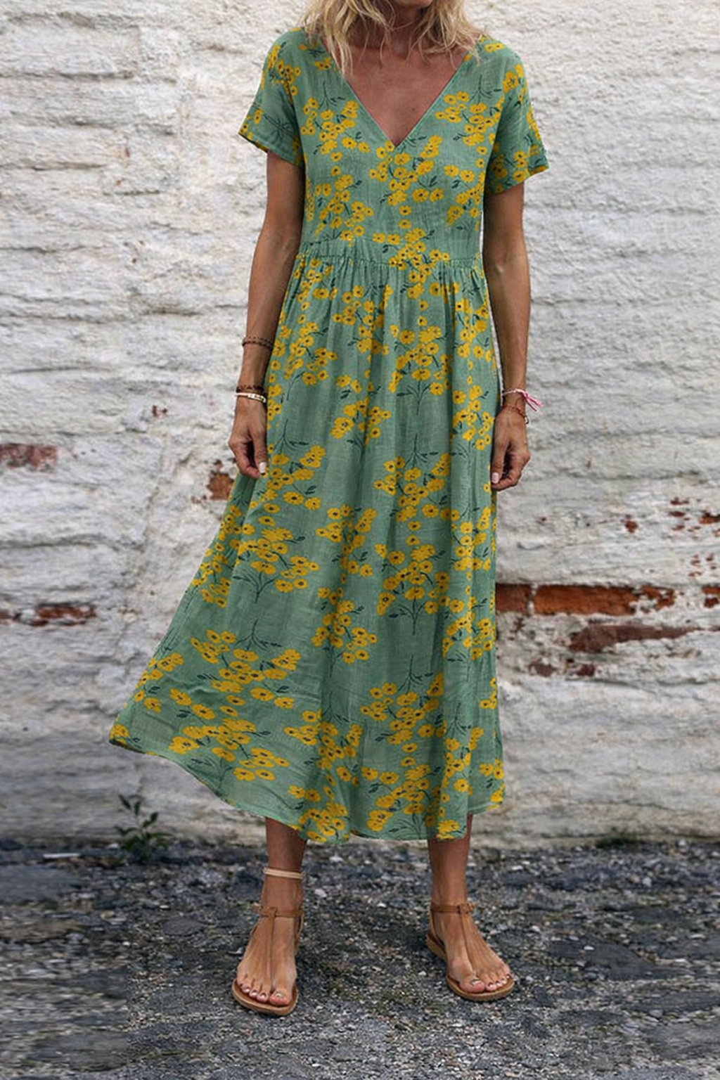 Robe longue maxi en coton à col V et imprimé floral, signée Amélie Morin