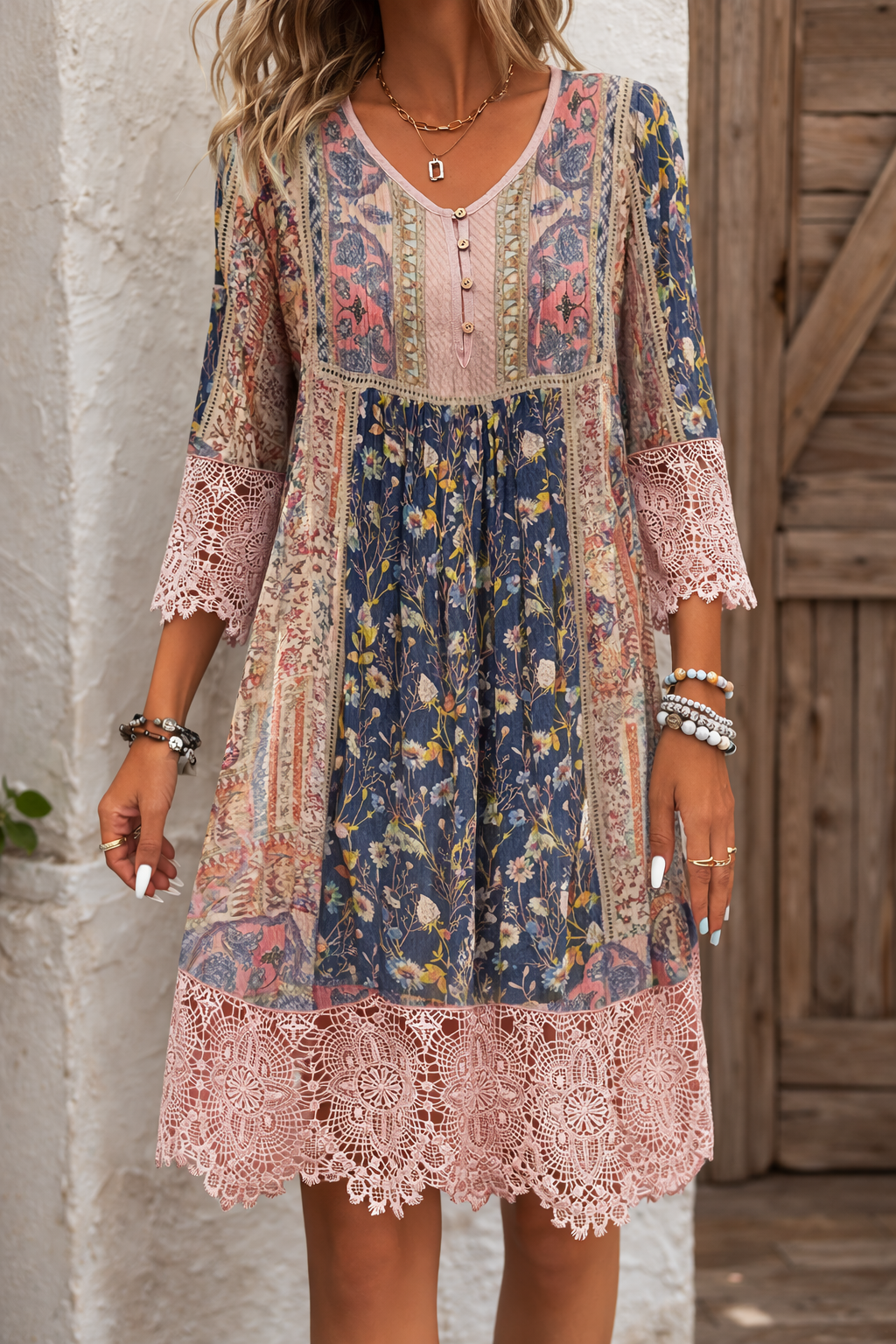 Robe rétro en dentelle florale signée Amélie Morin