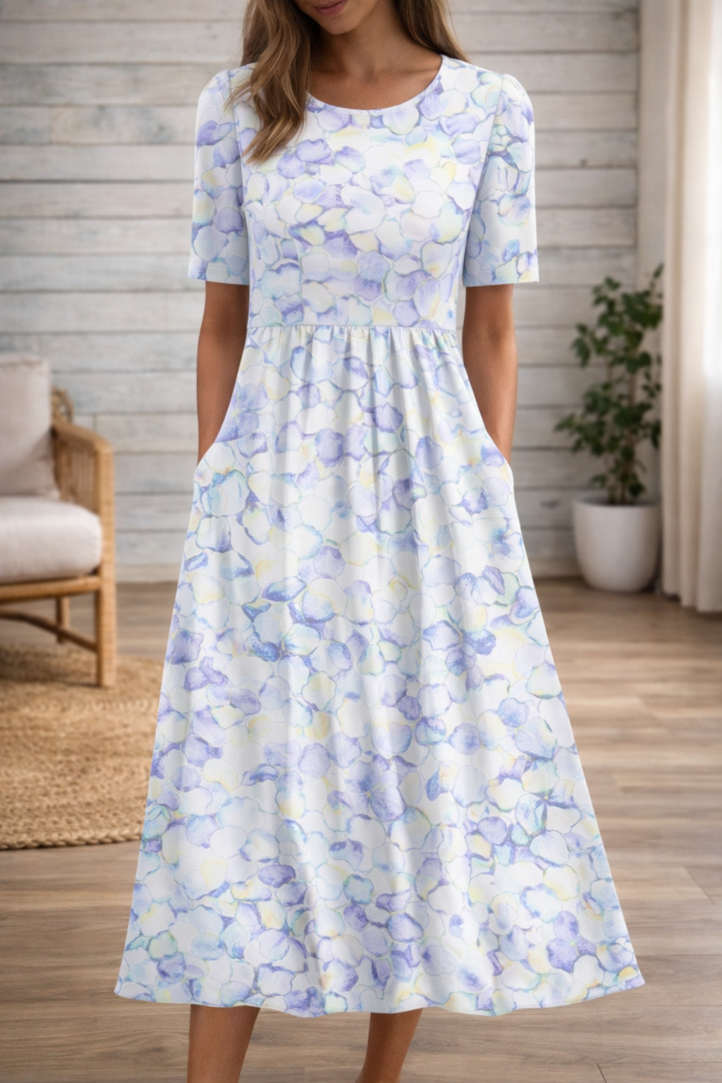 Robe à col rond imprimée de fleurs par Amélie Morin