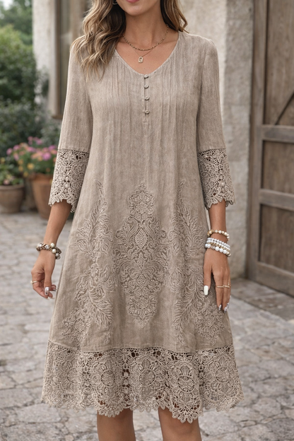 Robe trapèze élégante en dentelle signée Amélie Morin