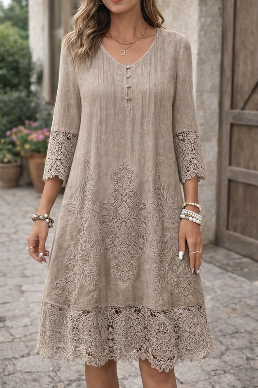 Robe trapèze élégante en dentelle signée Amélie Morin