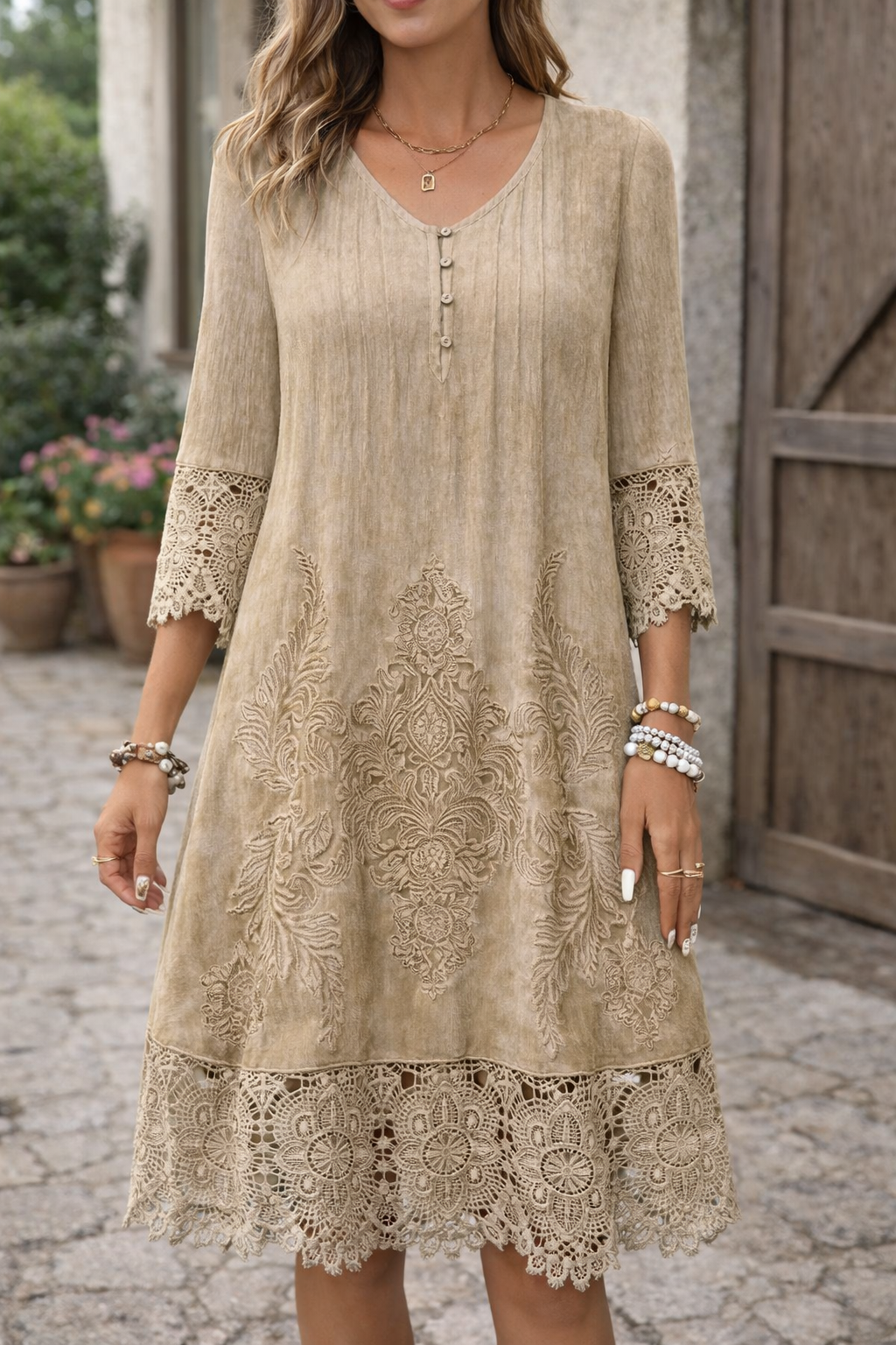 Robe trapèze élégante en dentelle signée Amélie Morin