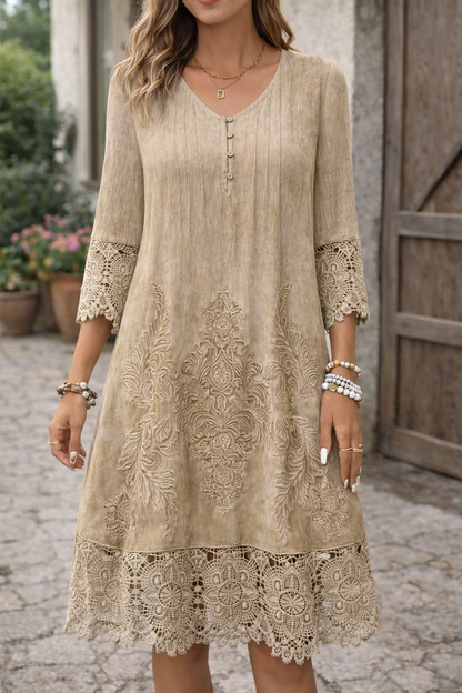 Robe trapèze élégante en dentelle signée Amélie Morin