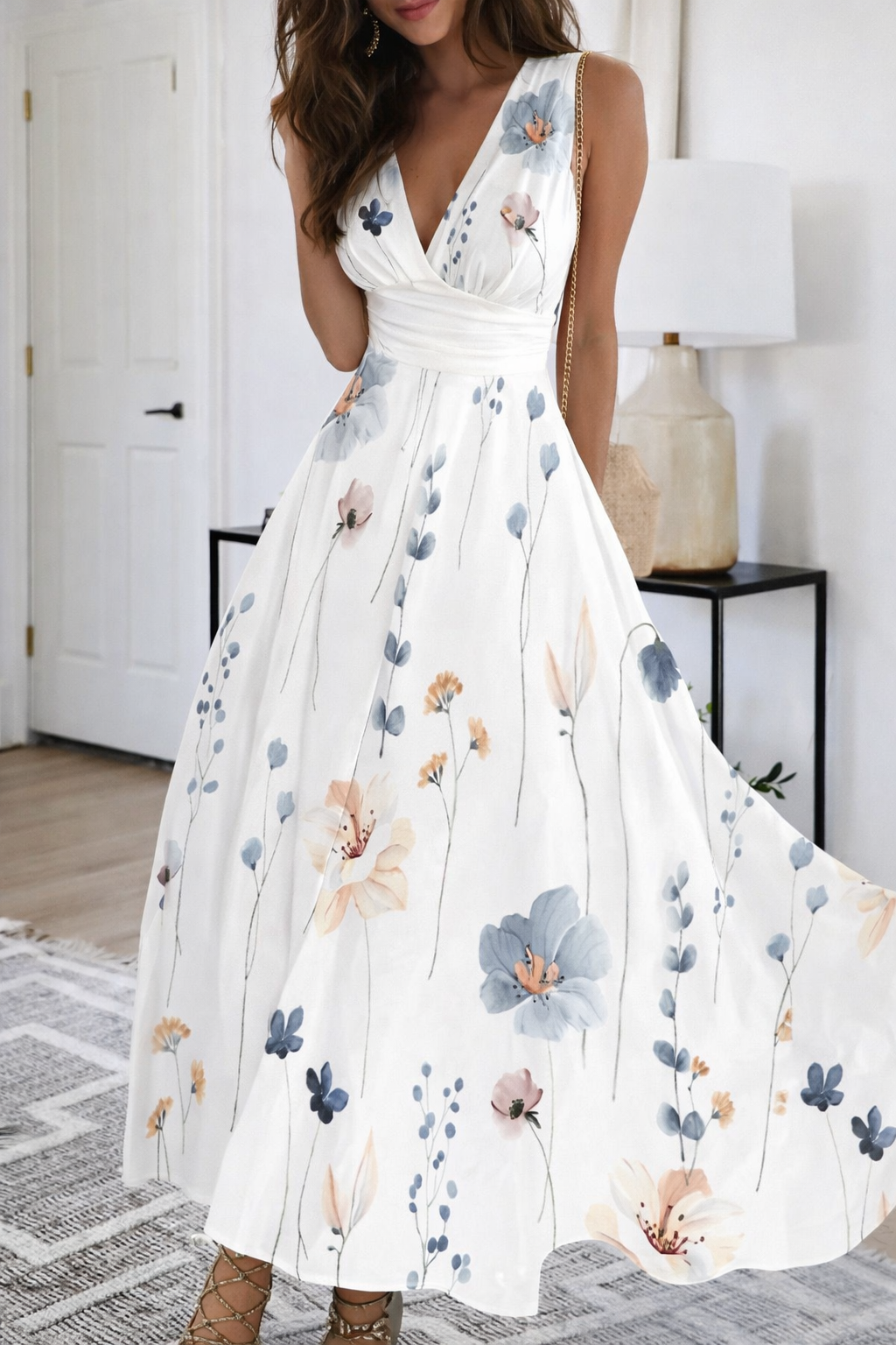 Robe fleurie à col V et taille haute signée Amélie Morin
