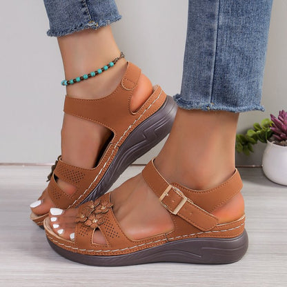 Sandales compensées confortables à motif floral d'Amélie Morin