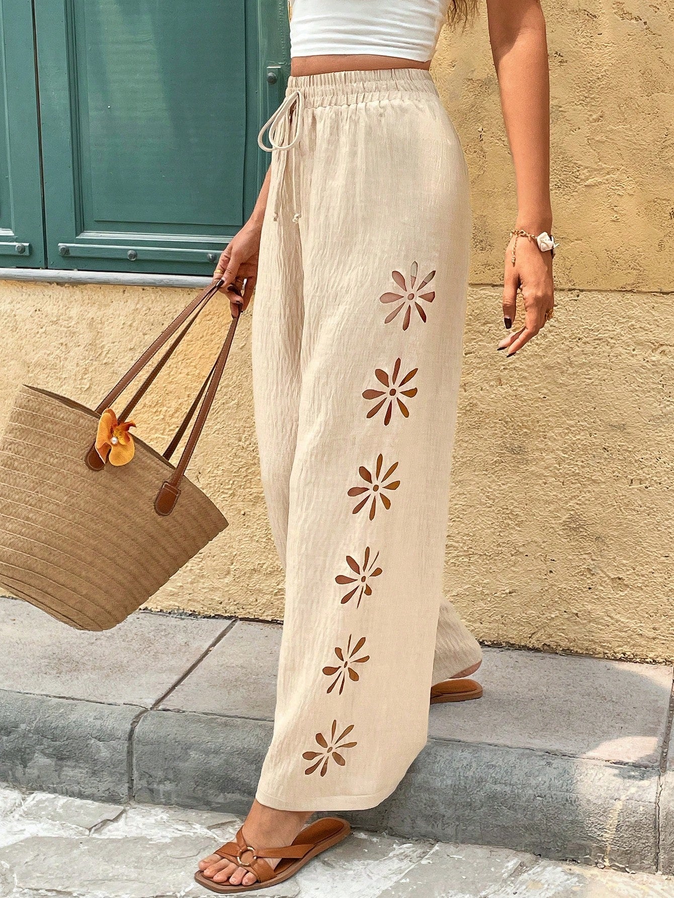 Pantalon chic à découpes florales et cordon de serrage Amelie Morin