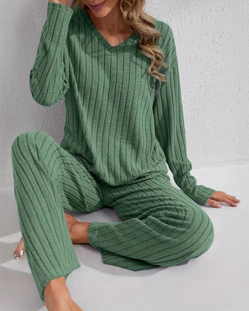 Ensemble de vêtements d'intérieur décontractés et confortables pour femme, composé d'un haut à manches longues côtelé et d'un pantalon.