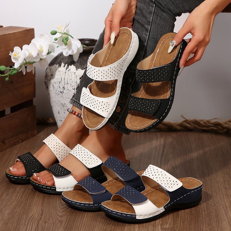 Artistic Elizabeth Ainsley Plus-Size Wedge Sandals