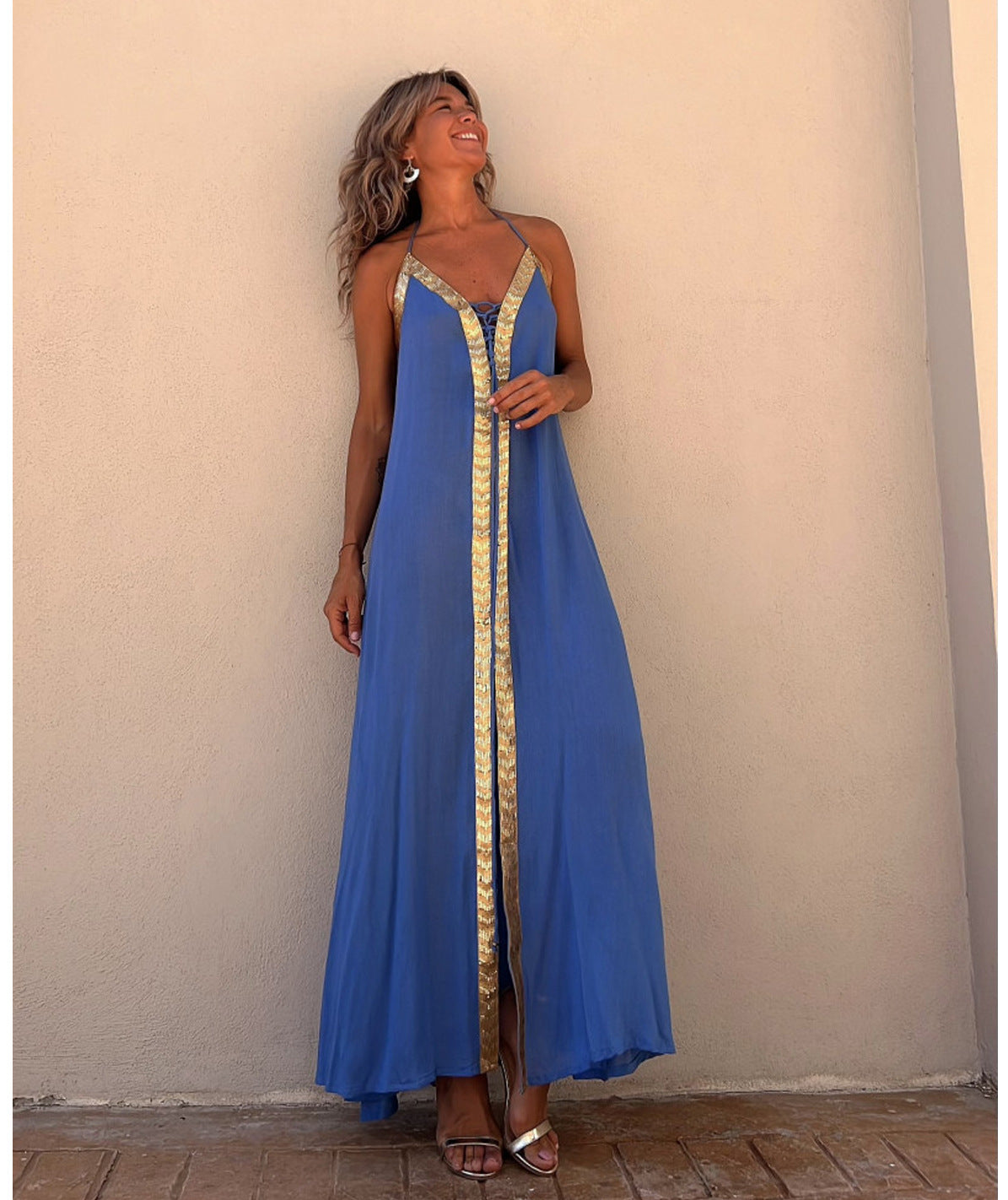 Robe élégante à lacets et col halter signée Amélie Morin