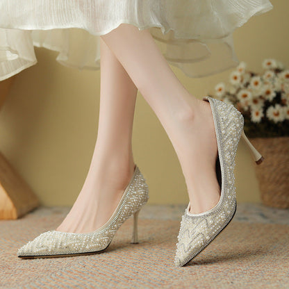 Escarpins à talons aiguilles ornés de perles, signés Amélie Morin