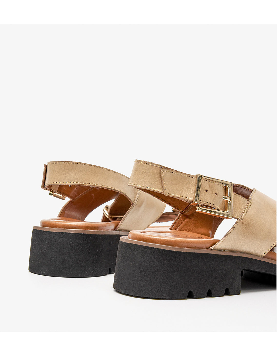 Sandales rétro à brides croisées par Amélie Morin