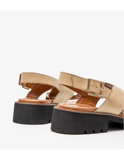 Sandales rétro à brides croisées par Amélie Morin