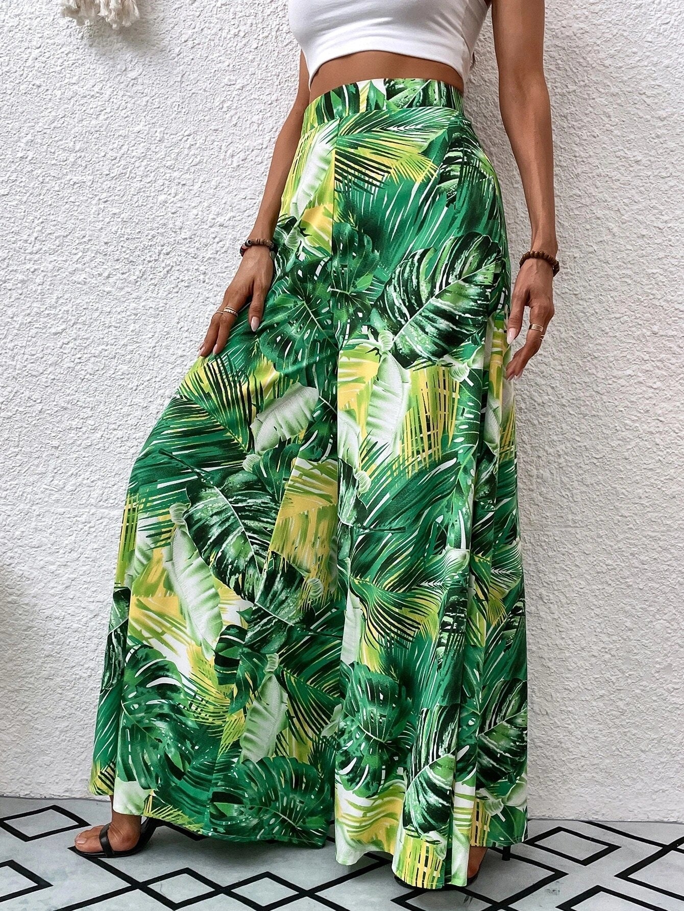 Pantalon large à imprimé floral chic par Amélie Morin
