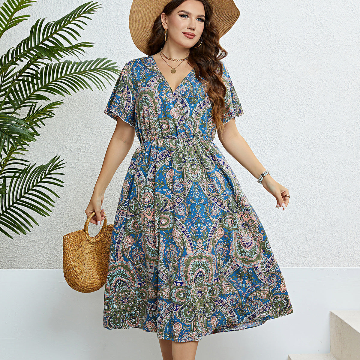 Robe d'été à imprimé rétro Amélie Morin et col en V