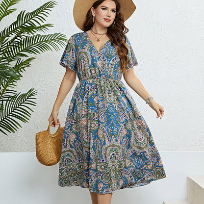 Robe d'été à imprimé rétro Amélie Morin et col en V