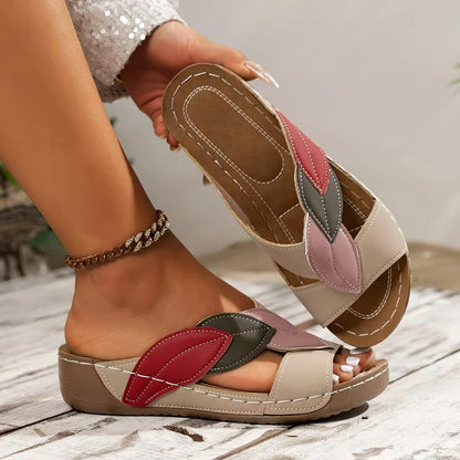Sandales à feuilles colorées par Amélie Morin