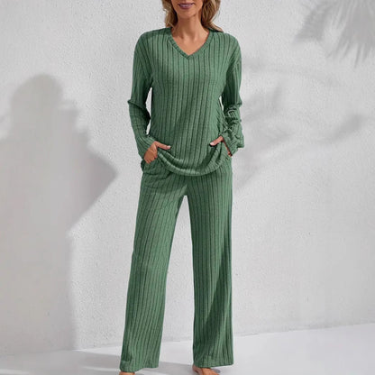 Ensemble de vêtements d'intérieur décontractés et confortables pour femme, composé d'un haut à manches longues côtelé et d'un pantalon.