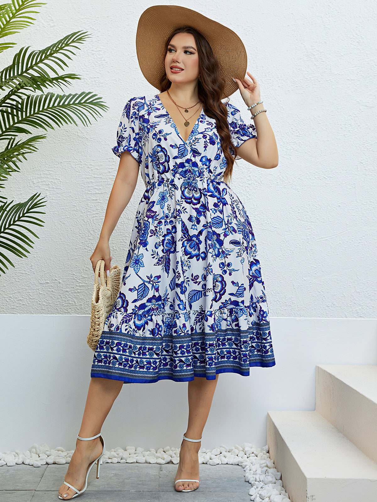 Robe midi fleurie à col en V signée Amélie Morin