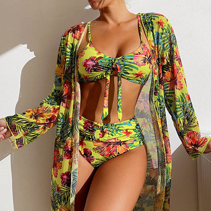 Ensemble bikini fendu à fleurs par Amélie Morin