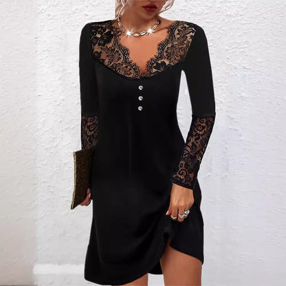 Robe élégante en dentelle à col en V signée Amélie Morin