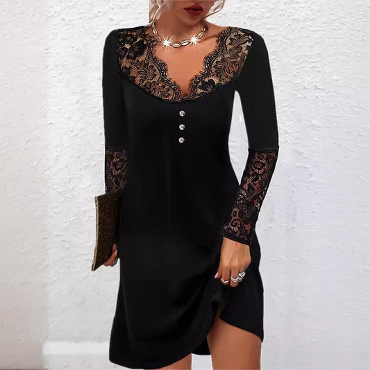 Robe élégante en dentelle à col en V signée Amélie Morin