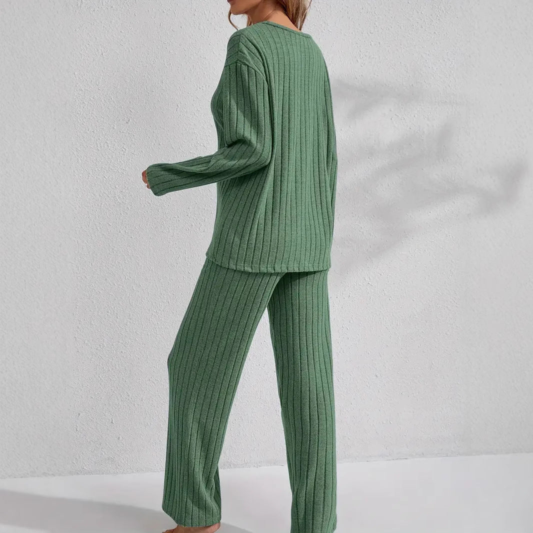 Ensemble de vêtements d'intérieur décontractés et confortables pour femme, composé d'un haut à manches longues côtelé et d'un pantalon.